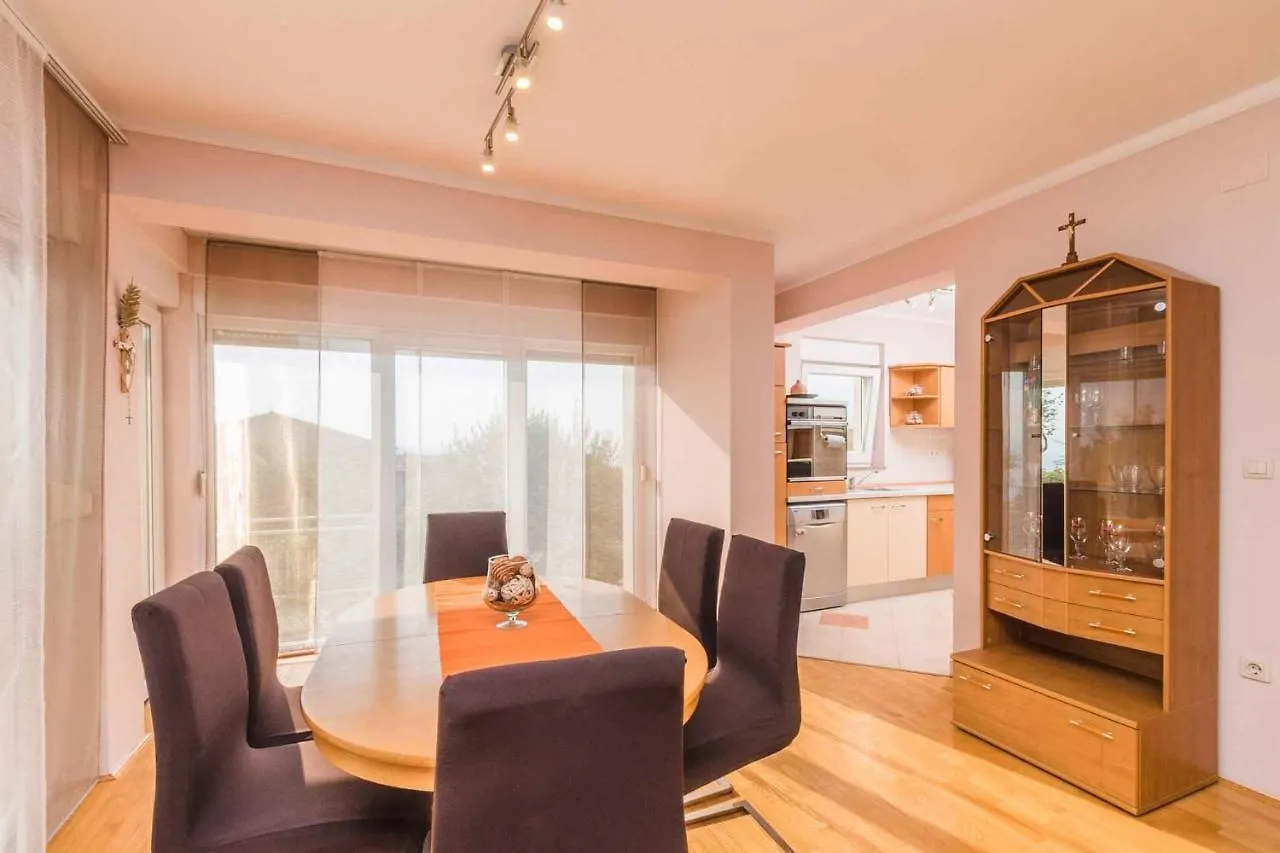 Apartment In Crikvenica 39347